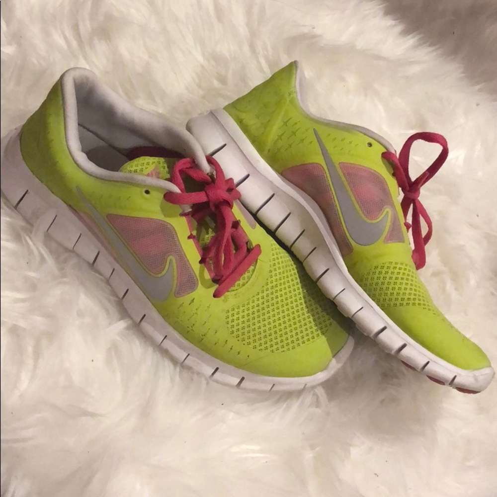 NIKE FREE RUNS - Picture 1 of 4
